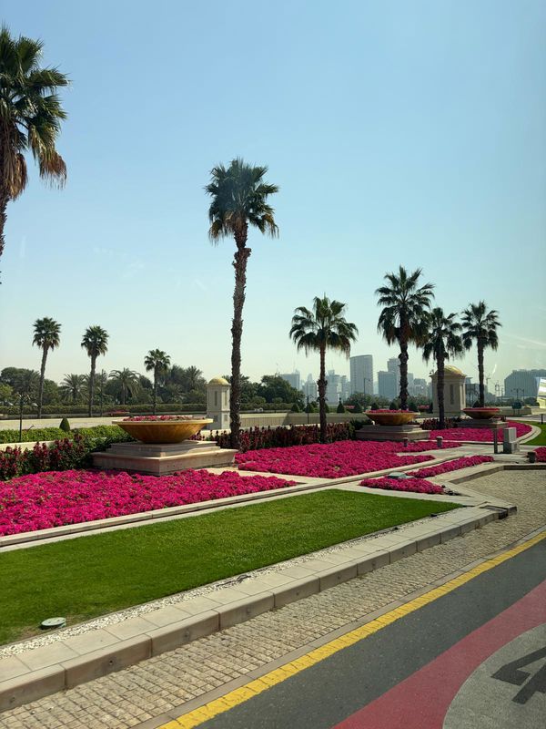 Copiii blocați în Dubai se întorc în țară, cu autocare, însoțiți de angajați diplomați 7 Dubai 6