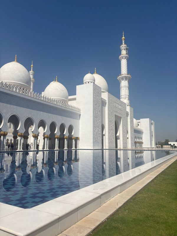 Copiii blocați în Dubai se întorc în țară, cu autocare, însoțiți de angajați diplomați 5 Dubai 8