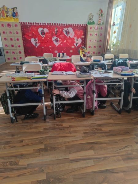 Elevi supt banci01 600x800