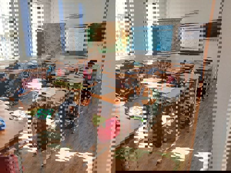 Foto. Exercițiul “Nu tremur la cutremur!” în Neamț – Ziua Protecției Civile 4 Elevi supt