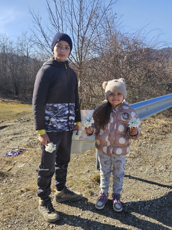 FOTO. Atmosferă de primăvară în zona Mănăstirii Secu. Poftiți la ghiocei! 7 WhatsApp Image 2026 03 08 at 14.55.57 1