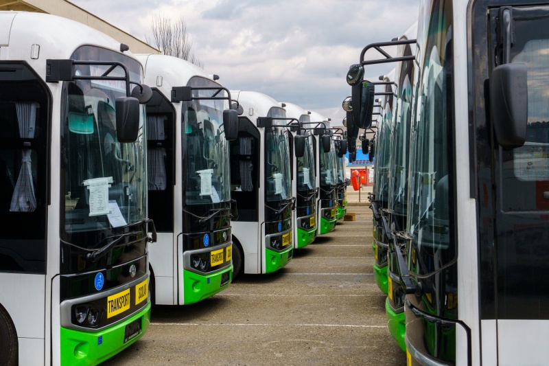 Video – foto. Președintele CJ Neamț, Daniel Harpa, a înmânat cheile autobuzelor electrice pentru transport școlar 3 WhatsApp Image 2026 03 18 at 16.31.06 1