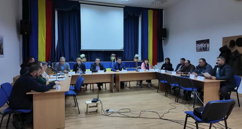 damuc pagina 02 3 resize - „Vreau să aduc dreptatea la Dămuc, pentru că trebuie să am grijă de patrimoniul acestei comune” – primarul Anton Covasan