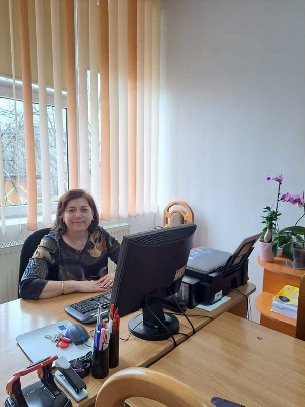 scoala baltatesti 6 directoarea daniela ivan resize - Educația din Bălțătești, între performanță și modernizare / interviu cu prof. Daniela Ivan, directorul școlilor din comună