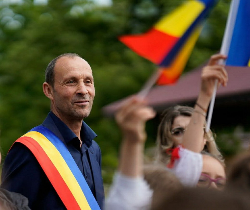 Școala Pângărați, locul unde dascălii formează suflete 2 scoala pangarati primarul Croitoriu