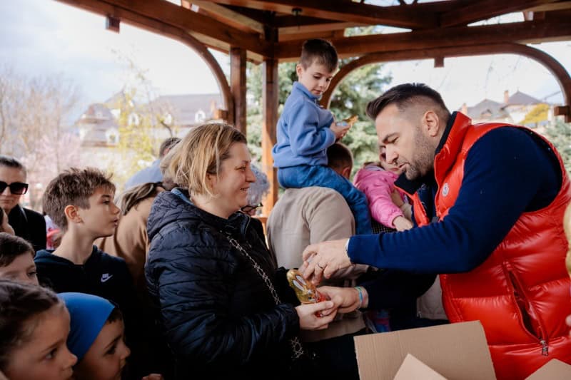 Caravana Iepurasului 13 - FOTO. „Caravana Iepurașului” a cucerit inimile pietrenilor în a doua zi de Paște