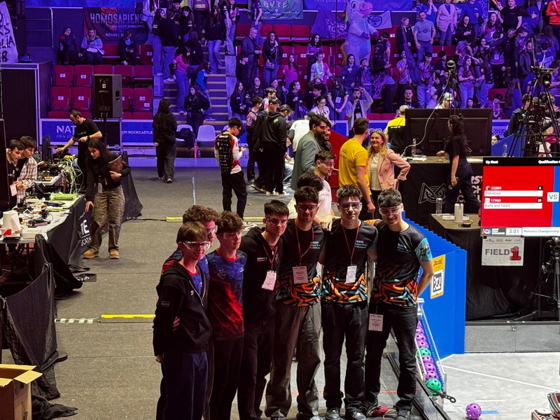 Cyb3rg0ds au condus roboțelul CNI-ist în platoul ”Cafelei de dimineață” 3 Cybergods 01