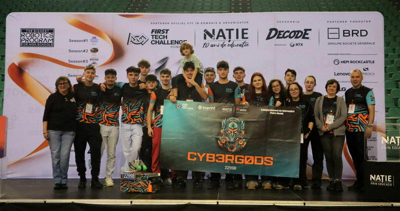 Cyb3rg0ds au condus roboțelul CNI-ist în platoul ”Cafelei de dimineață” 4 Cybergods 02