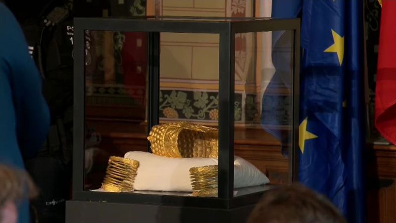 Cum arată artefactele recuperate la Drents: Coiful de la Coțofenești a fost deteriorat, o brățară lipsește! 1 WhatsApp Image 2026 04 03 at 08.58.10