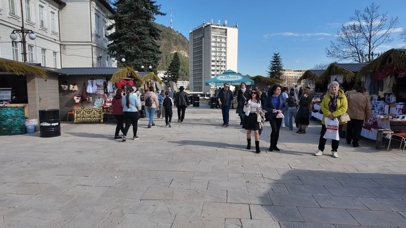Floriile – ultima zi a târgului de primăvară la Piatra Neamț 3 WhatsApp Image 2026 04 05 at 19.40.59 1