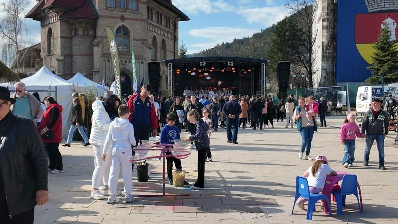 Floriile – ultima zi a târgului de primăvară la Piatra Neamț 4 WhatsApp Image 2026 04 05 at 19.40.59