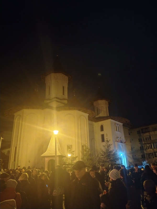 VIDEO-FOTO. Imagini de la Slujba de Înviere 6 WhatsApp Image 2026 04 12 at 01.00.08 1
