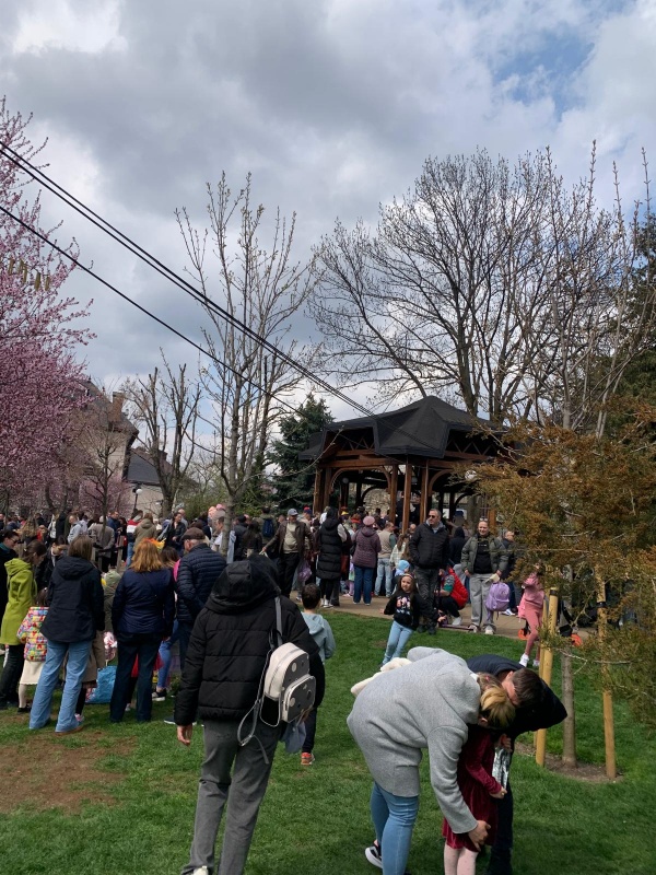 FOTO. „Caravana Iepurașului” a cucerit inimile pietrenilor în a doua zi de Paște 14 WhatsApp Image 2026 04 13 at 12.54.54