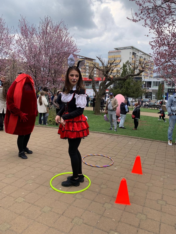 FOTO. „Caravana Iepurașului” a cucerit inimile pietrenilor în a doua zi de Paște 17 WhatsApp Image 2026 04 13 at 12.59.46