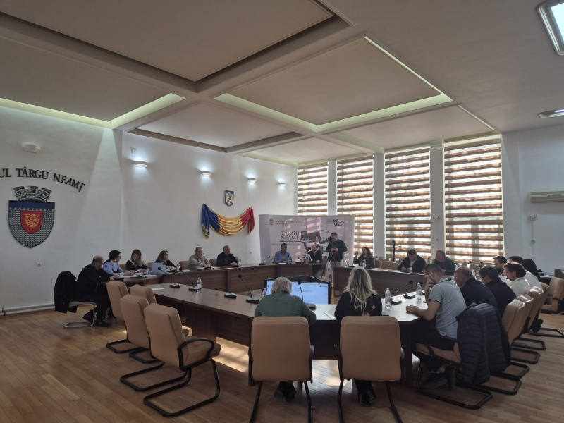 Video-Foto. Dezbatere despre păcănele la Târgu-Neamț: industria prezentă, comunitatea absentă 3 WhatsApp Image 2026 04 16 at 10.20.18