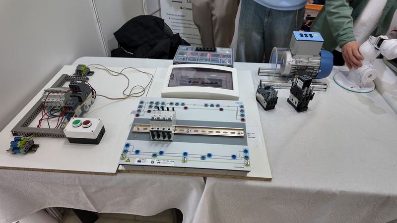 Prima ediție a Târgului de Cariere & Orientare Profesională Piatra Neamț și-a deschis porțile 4 WhatsApp Image 2026 04 23 at 19.25.13