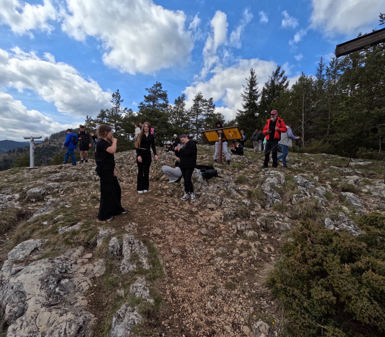 Clubul de jurnalism de mediu de la Borca pe Valea Bicazului – excursia tematică 2 2 WhatsApp Image 2026 04 26 at 15.12.19 2