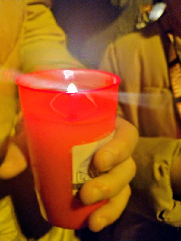 Lumina Învierii - de ce se păstrează lumânarea în casă și când se folosește! 3 lumanare candela rosie