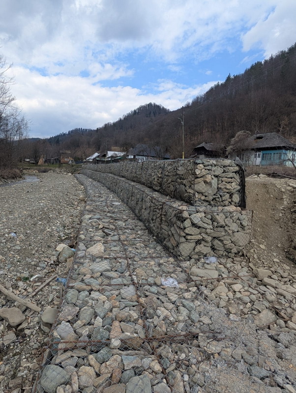 Comuna Pângărați – Cristinel Croitoriu, un primar și obiectivele sale 4 pangarati gabioane