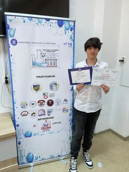 Alex Nicolas Zaloaga premiul I la concurs chimie Petru Poni