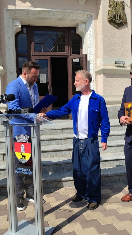 VIDEO-FOTO. Aleea Personalităților din Piatra Neamț are două stele noi dedicate regizorilor Radu Afrim și David Esrig 6 Radu Afrim 2