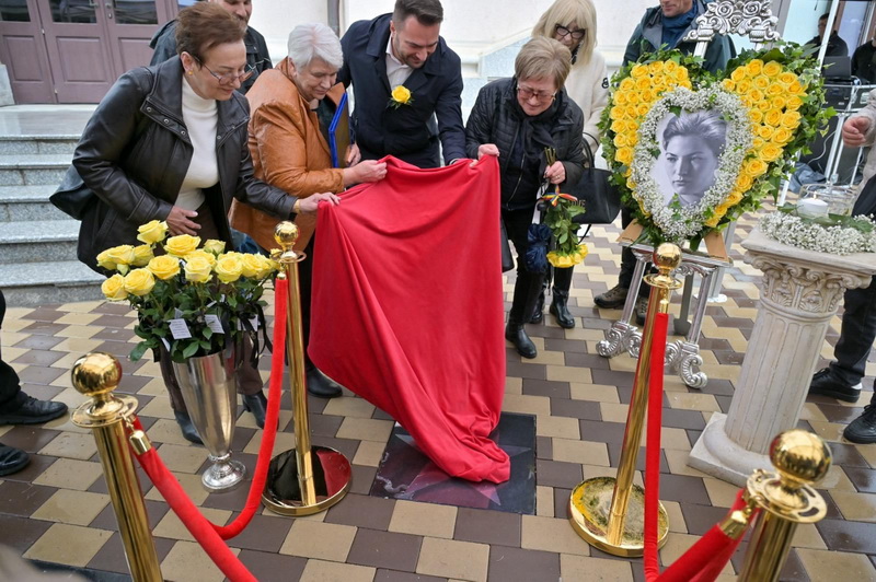 FOTO&VIDEO Stea pe Aleea Personalităților pentru Draga Olteanu Matei 13 Stea Draga Olteanu Matei 13 resize 1