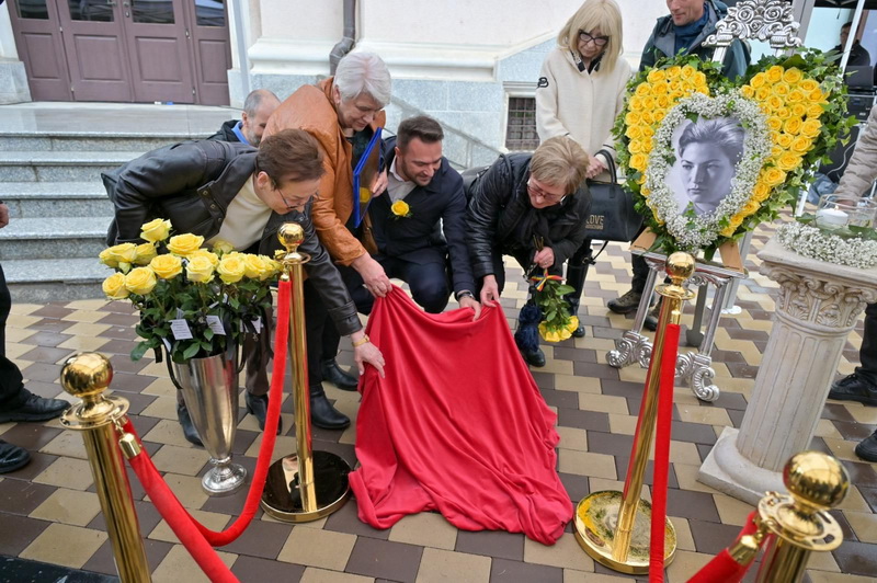 FOTO&VIDEO Stea pe Aleea Personalităților pentru Draga Olteanu Matei 15 Stea Draga Olteanu Matei 15 resize