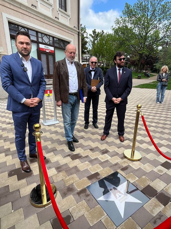 Video – foto. Piatra- Neamț. Încă o stea pe Aleea Personalităților – cea a actorului Claudiu Istodor! 7 WhatsApp Image 2026 05 10 at 19.17.43