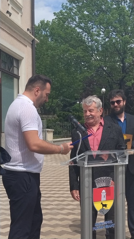 Actorul Eugen Apostol primește o stea Aleea Personalităților din Piatra Neamț 4 WhatsApp Image 2026 05 12 at 14.35.08