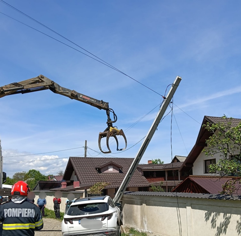 Știre actualizată. Accident grav la Vânători-Neamț. Mașină înfiptă într-un stâlp, trafic blocat în zonă 1 WhatsApp Image 2026 05 16 at 14.55.38