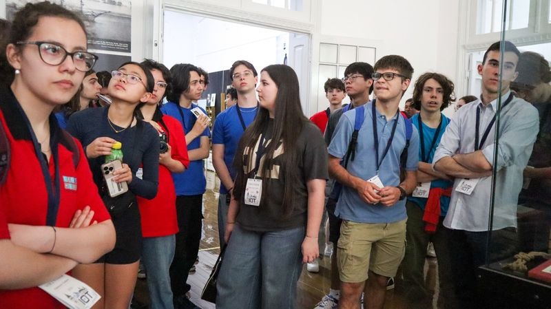 Între performanță și descoperirea locurilor de poveste: participanții la Olimpiada de Informatică pe Echipe au promovat Neamțul în lume 3 WhatsApp Image 2026 05 30 at 10.32.08