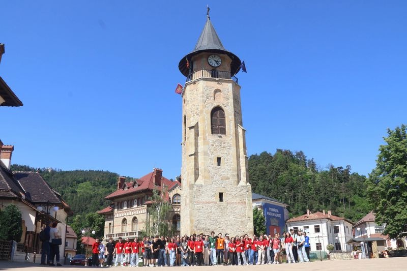 Între performanță și descoperirea locurilor de poveste: participanții la Olimpiada de Informatică pe Echipe au promovat Neamțul în lume 2 WhatsApp Image 2026 05 30 at 10.32.19