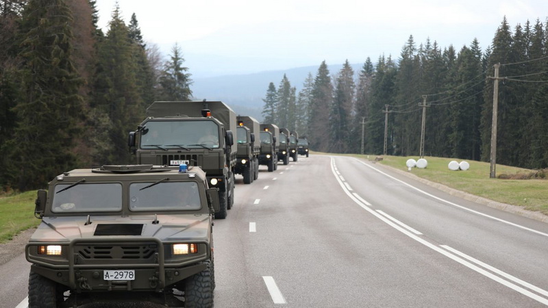 În atenția participanților la trafic – convoi militar pe traseul Roman-Piatra Neamț