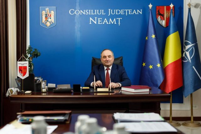 Organigrama CJ Neamt: economii ”masive” la salarii de 13.085 lei lunar, 230 de posturi în aparatul propriu, 20 de funcții de conducere și mutări strategice de denumiri 1 daniel harpa resize