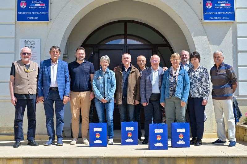 Delegație a orașului înfrățit Roanne, în vizită la Primăria Piatra-Neamț delegatie roanne