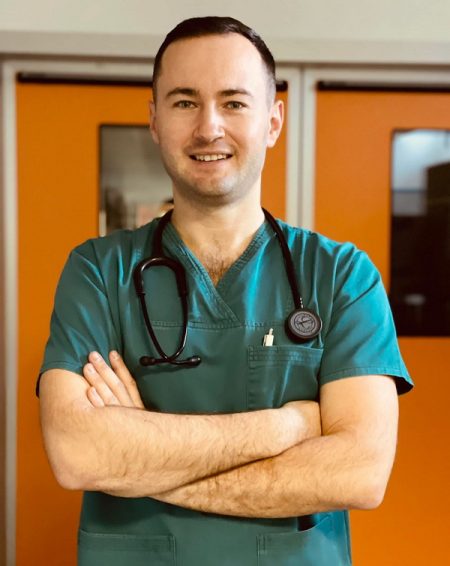 Dr. Denis Demcenco, din cadrul SJU Piatra Neamț: „Uneori și medicii devin pacienți. Și noi cerem o a doua opinie” denis demcenco 2 resize