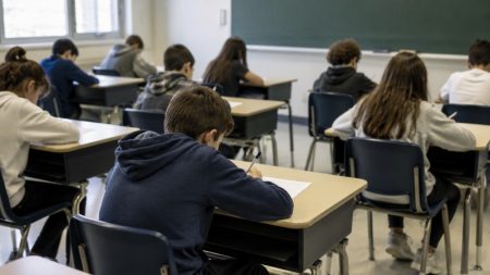 Evaluarea Națională la clasa a VI-a începe astăzi cu proba la Limbă și comunicare Evaluarea Națională la clasa a VI-a începe astăzi cu proba la Limbă și comunicare