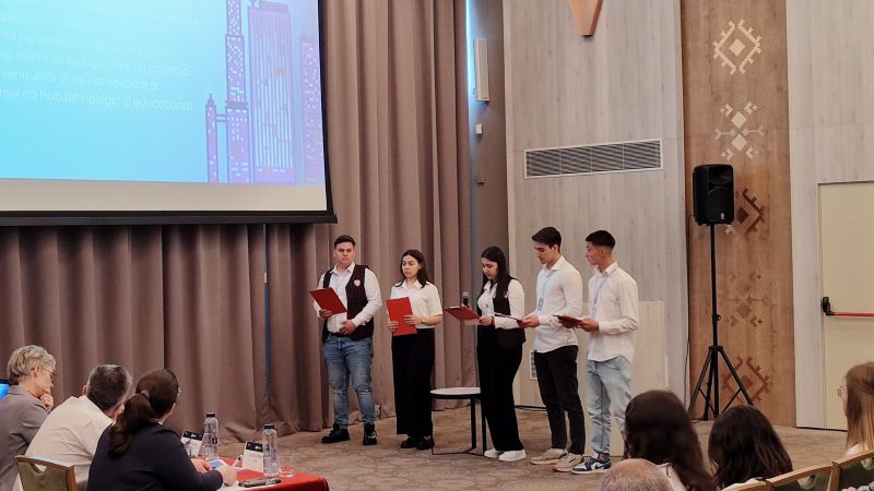 Antreprenori de viitor: o echipă de elevi de la Liceul „Vasile Conta” s-a calificat la etapa națională a prestigiosului festival european GEN-E 2 foto3
