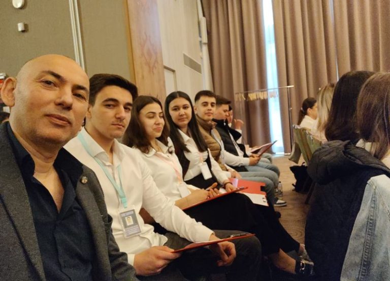 Antreprenori de viitor: o echipă de elevi de la Liceul „Vasile Conta” s-a calificat la etapa națională a prestigiosului festival european GEN-E foto5
