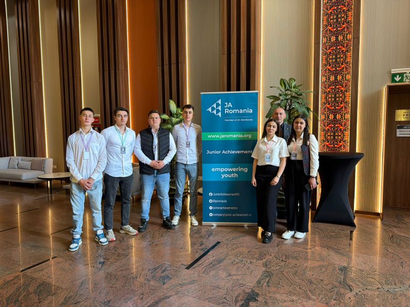 Antreprenori de viitor: o echipă de elevi de la Liceul „Vasile Conta” s-a calificat la etapa națională a prestigiosului festival european GEN-E 4 foto6