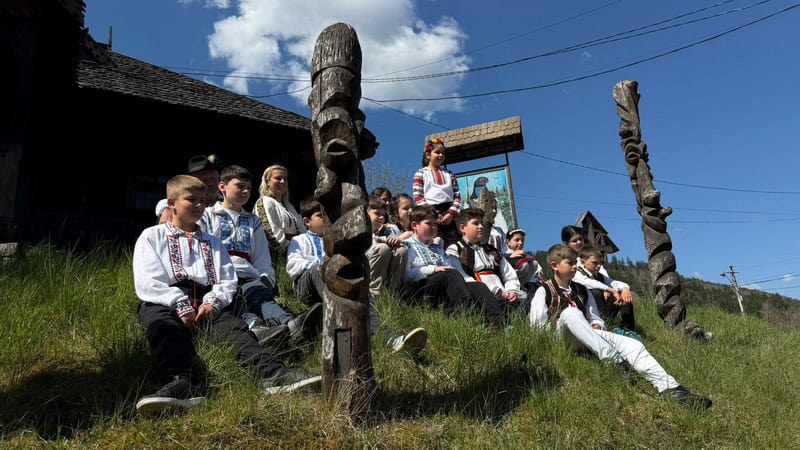 muzeu grinties 4 resize - FOTO La muzeu pentru... „Comorile Neamţului”