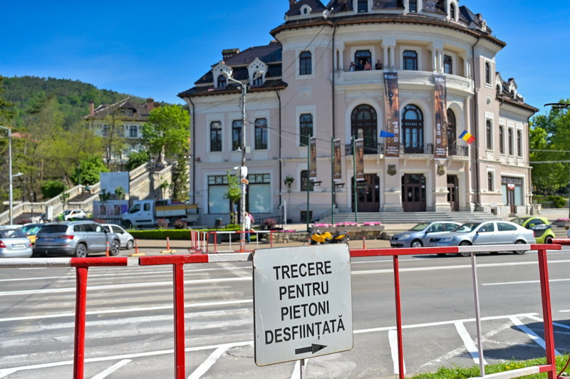 Schimbări importante în traficul din centrul Piatra Neamț: pietonii redirecționați, șoferii obligați să vireze dreapta