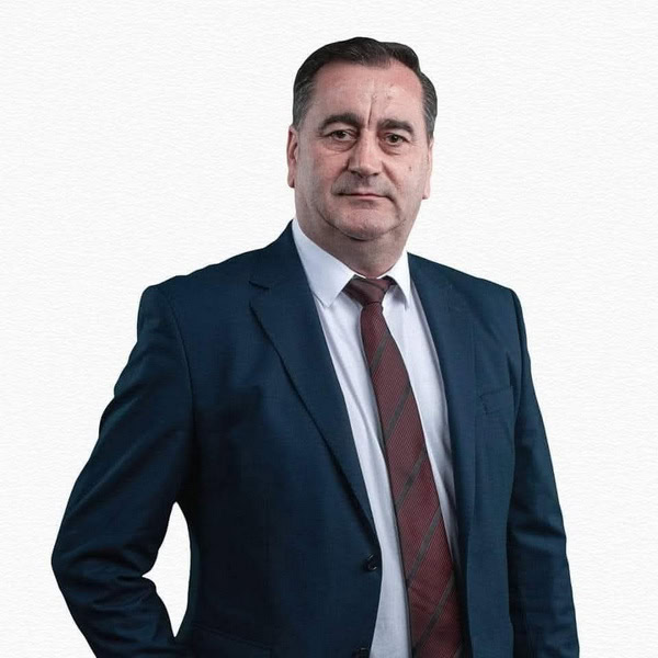 roznov vasile paval 01 resize - Ce s-a făcut și ce urmează la Roznov: radiografia unui oraș în schimbare. Interviu cu primarul Vasile Pavăl