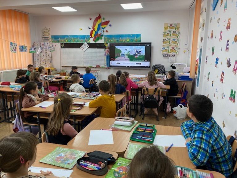 Școala Gimnazială Hangu – pe treptele formării pentru viitor! scoala hangu activitate elevi saptamana verde resize