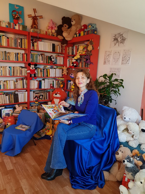 Școala Gimnazială Hangu – pe treptele formării pentru viitor! 4 scoala hangu bibliotecara liliana pintea resize