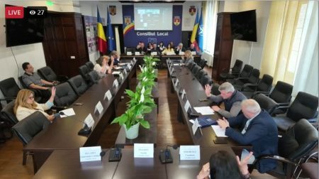 Bătaia de joc continuă: sala de ședințe a Consiliului Local Piatra Neamț cu majoritate de scaune goale sedinta responsabila