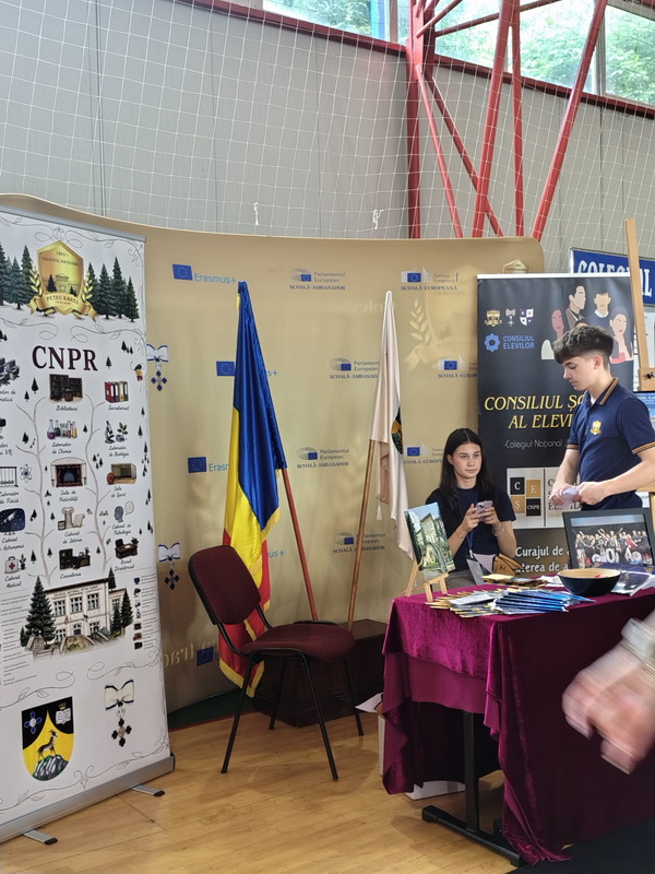 FOTO&VIDEO Interes maxim la Târgul de oferte educaționale pentru absolvenții claselor a VIII-a 2 targ educational 2 resize