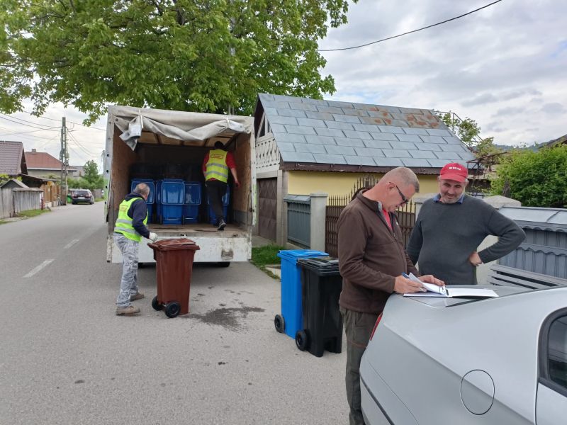 Urban Grup Environment: Drept la replică 8 urban grup distributie containere