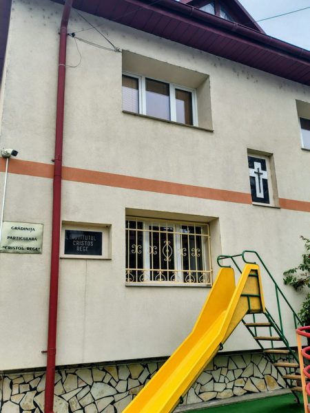 Grădinița ”Cristos Rege” Piatra-Neamț: a doua familie pentru cei mici! Cristos Rege Exterior resize