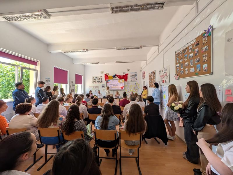 Foto. Festivitate de final de an la Liceul Teoretic „Dr. I. C. Parhon” Festivitate